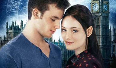 кадр из фильма Таймлесс 2: Сапфировая книга